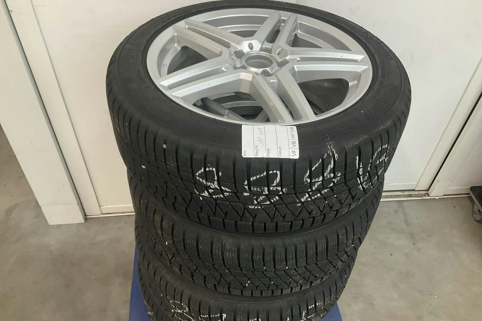Vehicle image 18