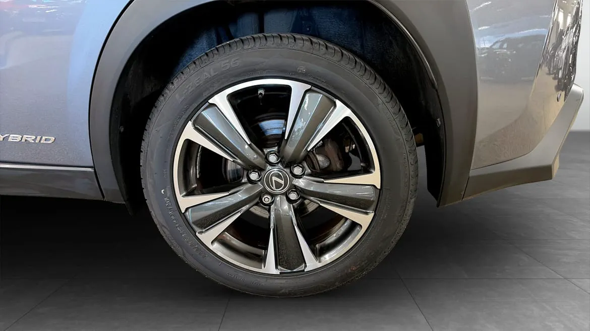 Vehicle image 5