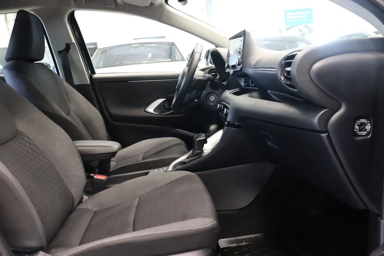 Vehicle image 7