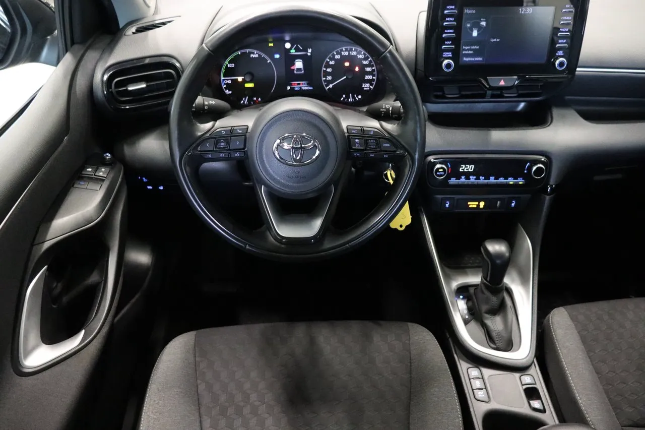 Vehicle image 10