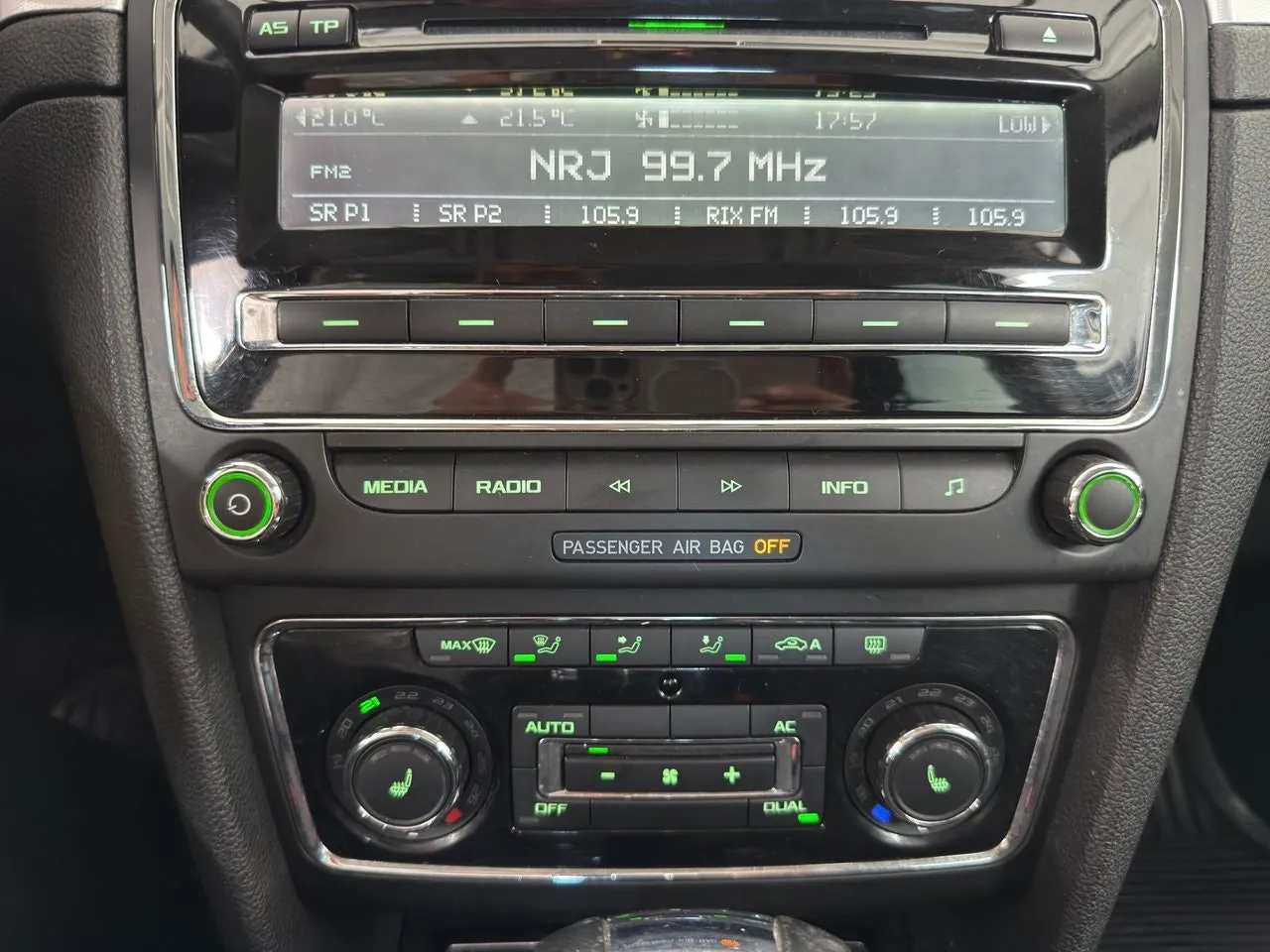 Vehicle image 14