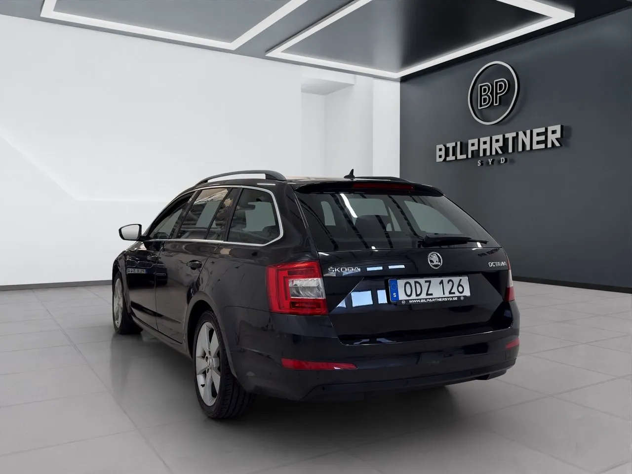 Vehicle image 7
