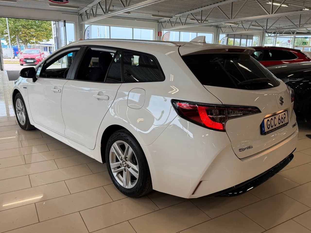 Vehicle image 5