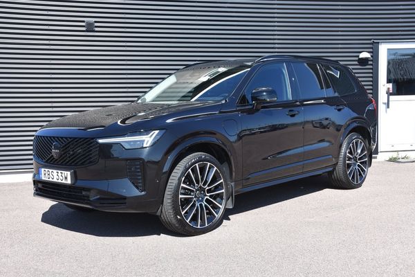 Volvo XC90 T8 Plug-In Hybrid AWD Ultra Dark B&W, Panorama, Luftfjä - 2025