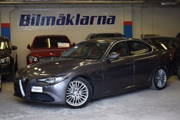 Alfa Romeo Giulia 2.2 JTD 16V Super SKINN/NAVI/KAMERA/PDC/VÄLSERVAD/S&V - 2017
