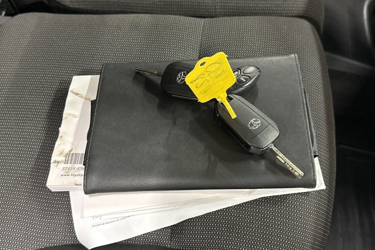 Vehicle image 21