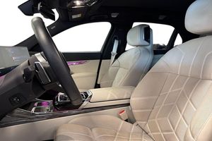 BMW i7 bild 12
