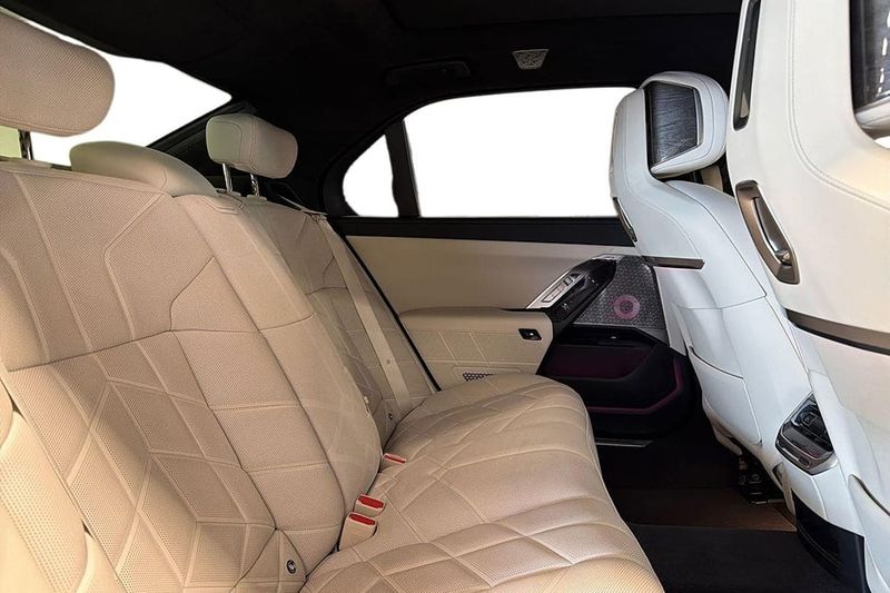 BMW i7 bild 7
