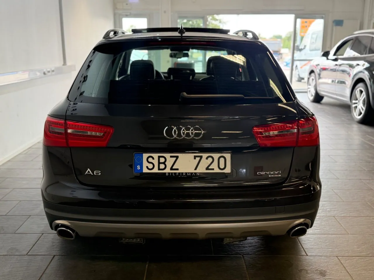 Vehicle image 13