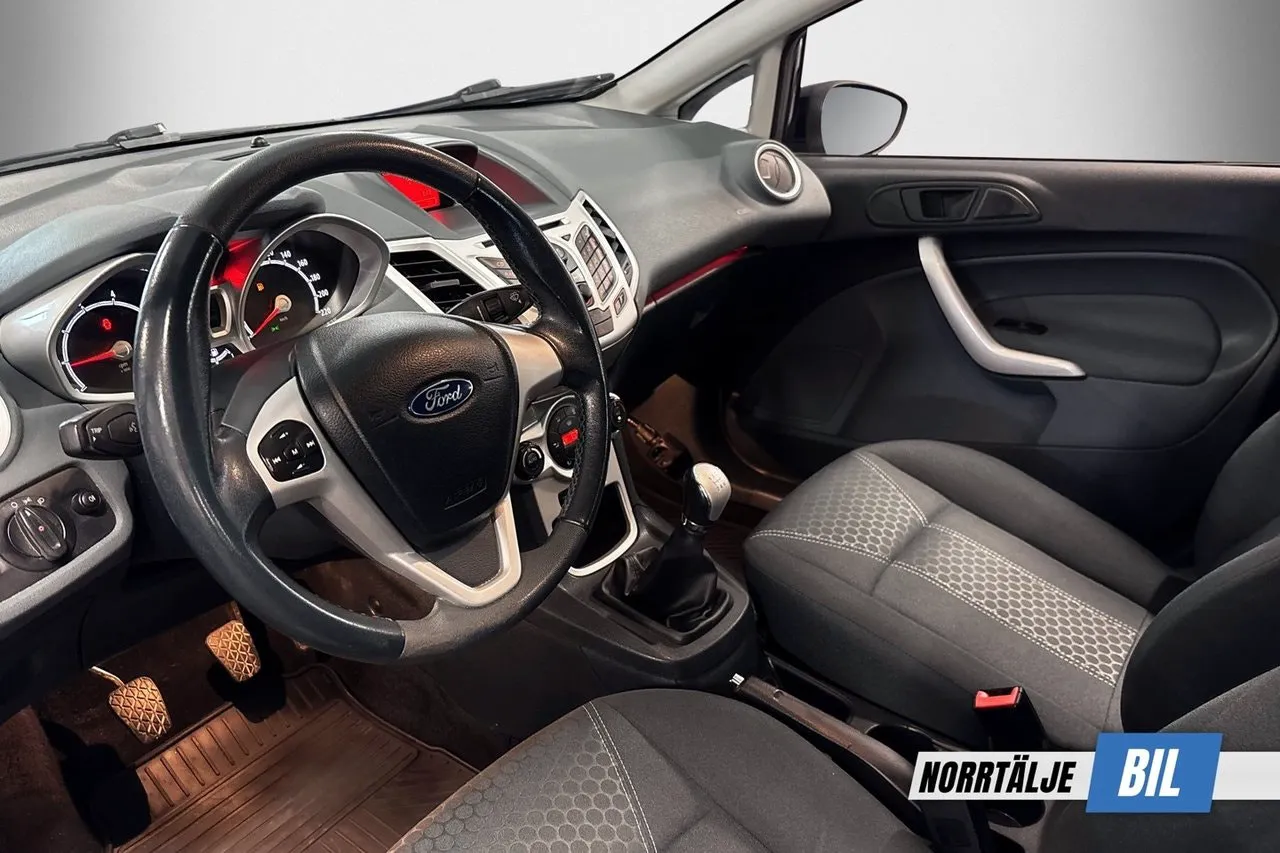 Vehicle image 9