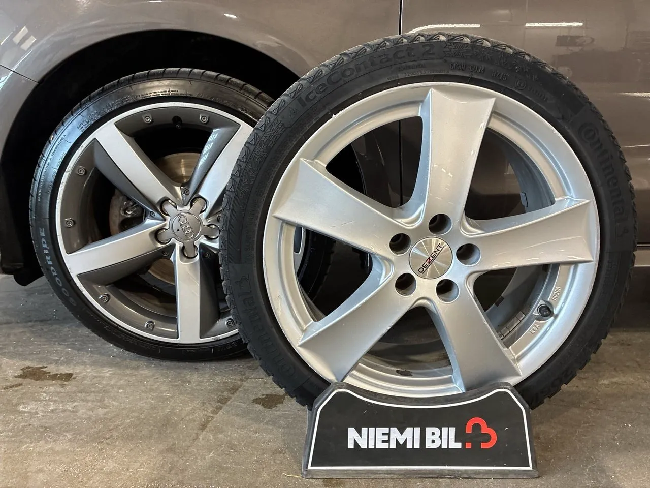 Vehicle image 16
