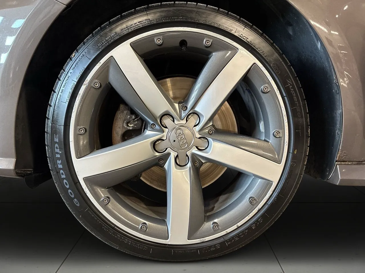 Vehicle image 13
