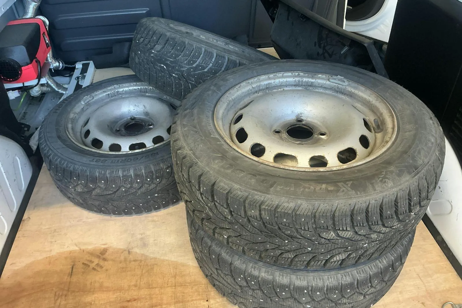 Vehicle image 12