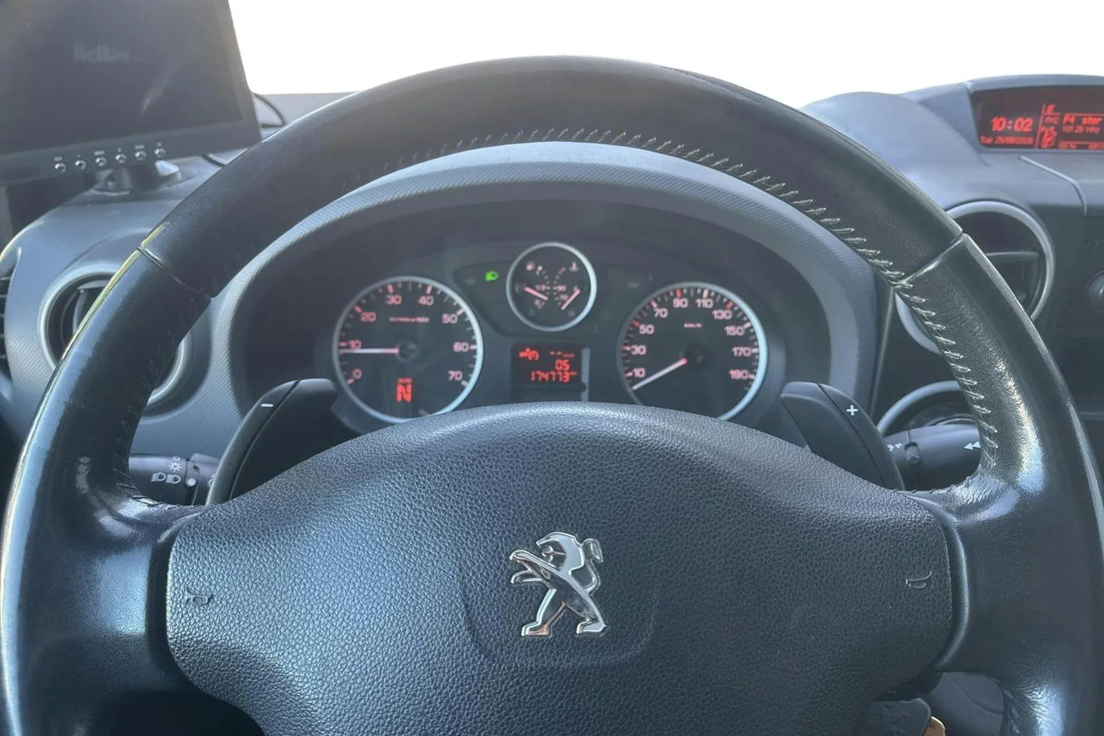 Vehicle image 9