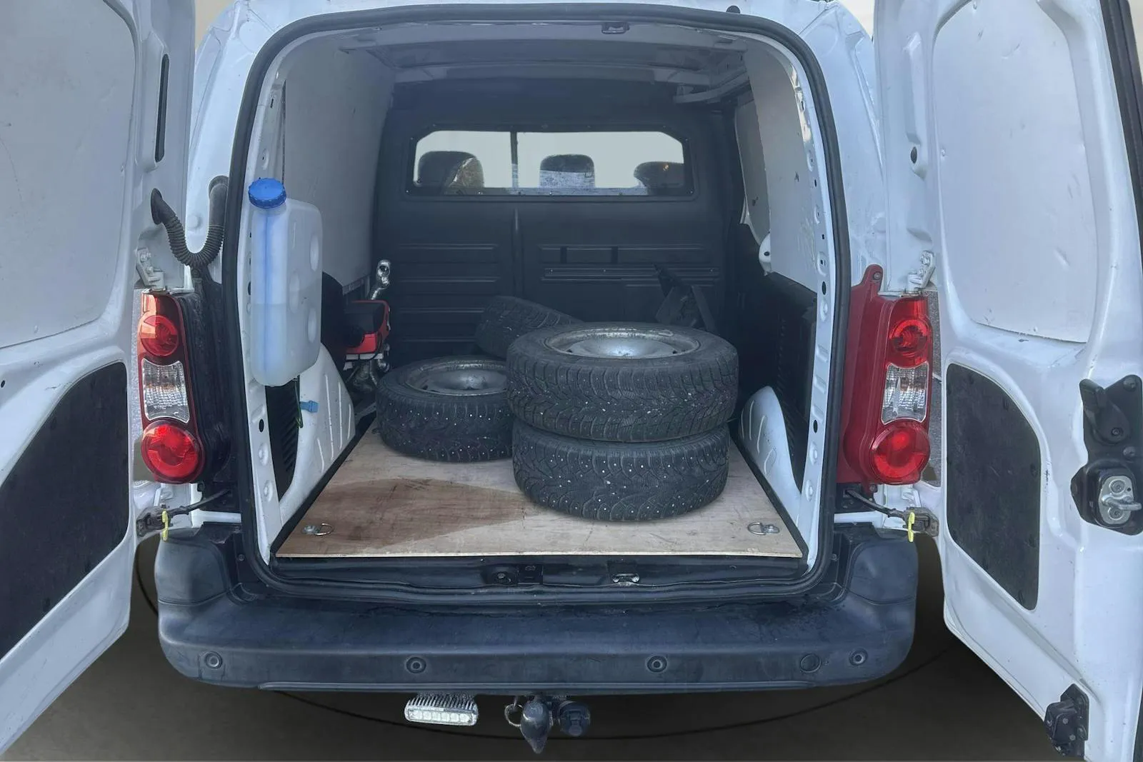Vehicle image 8