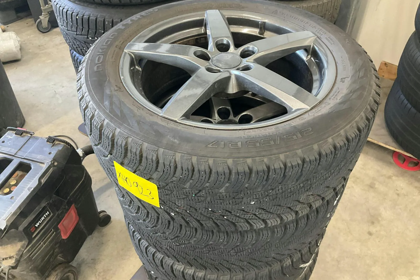 Vehicle image 15
