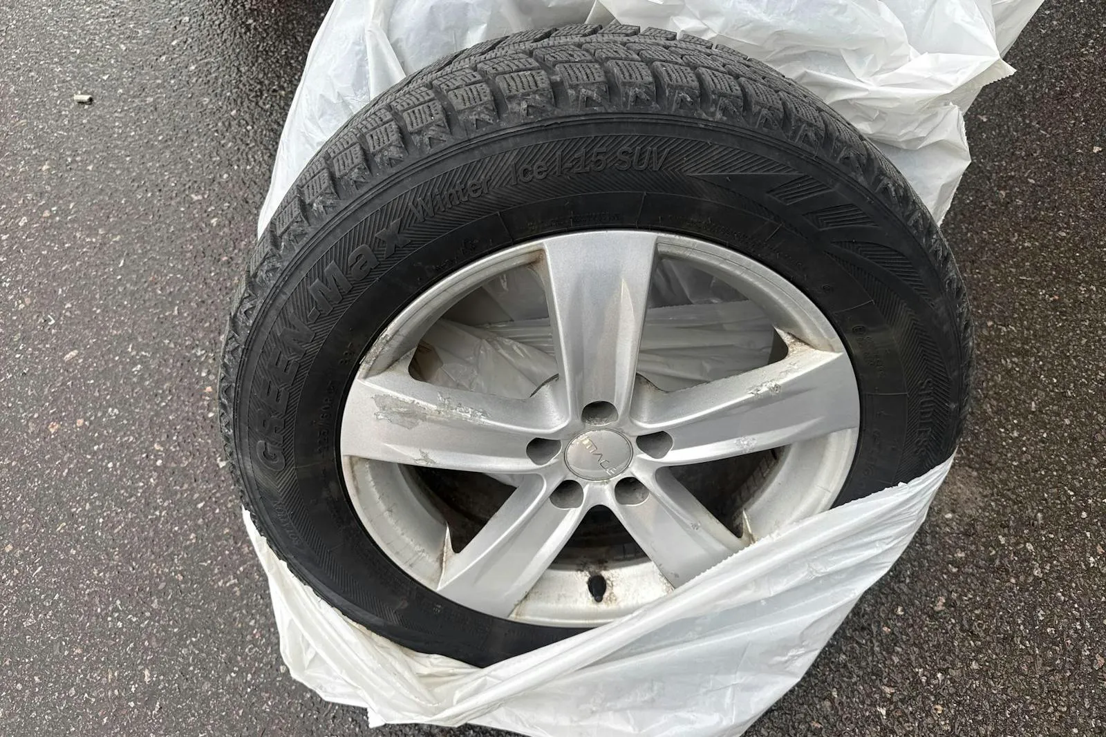 Vehicle image 15