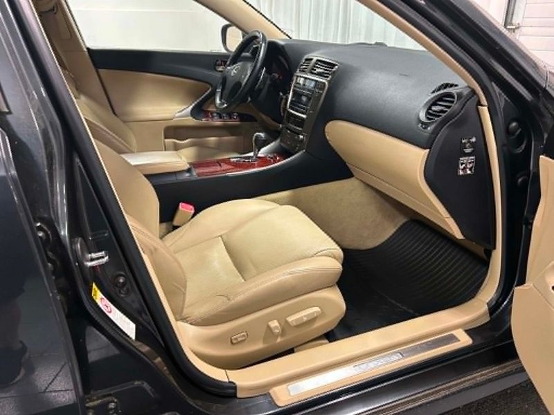 Lexus IS bild 7