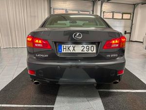 Lexus IS bild 6