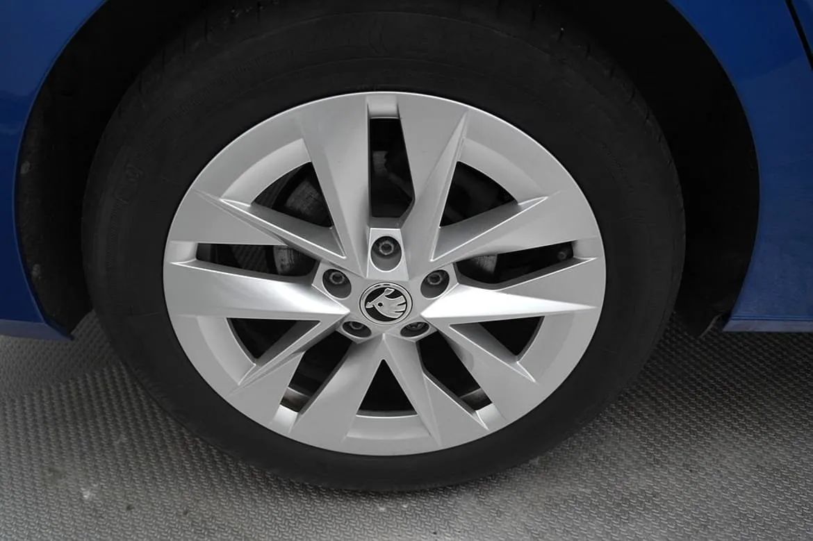Vehicle image 20