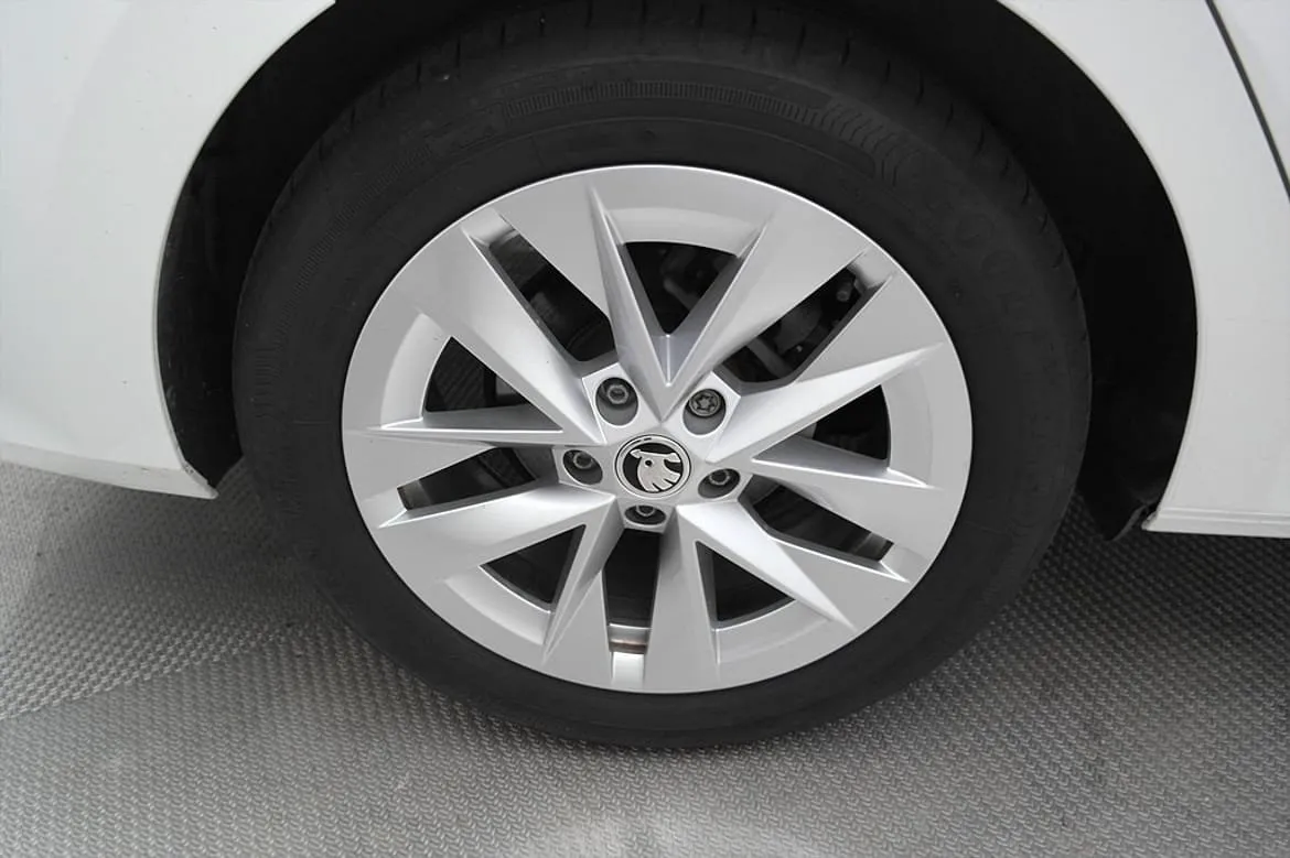 Vehicle image 21