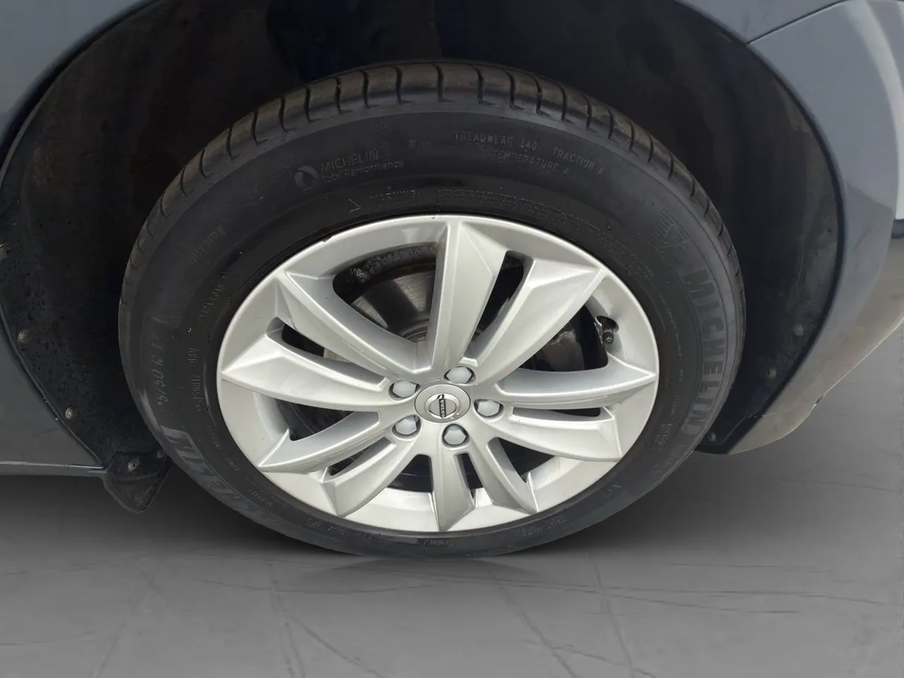 Vehicle image 30