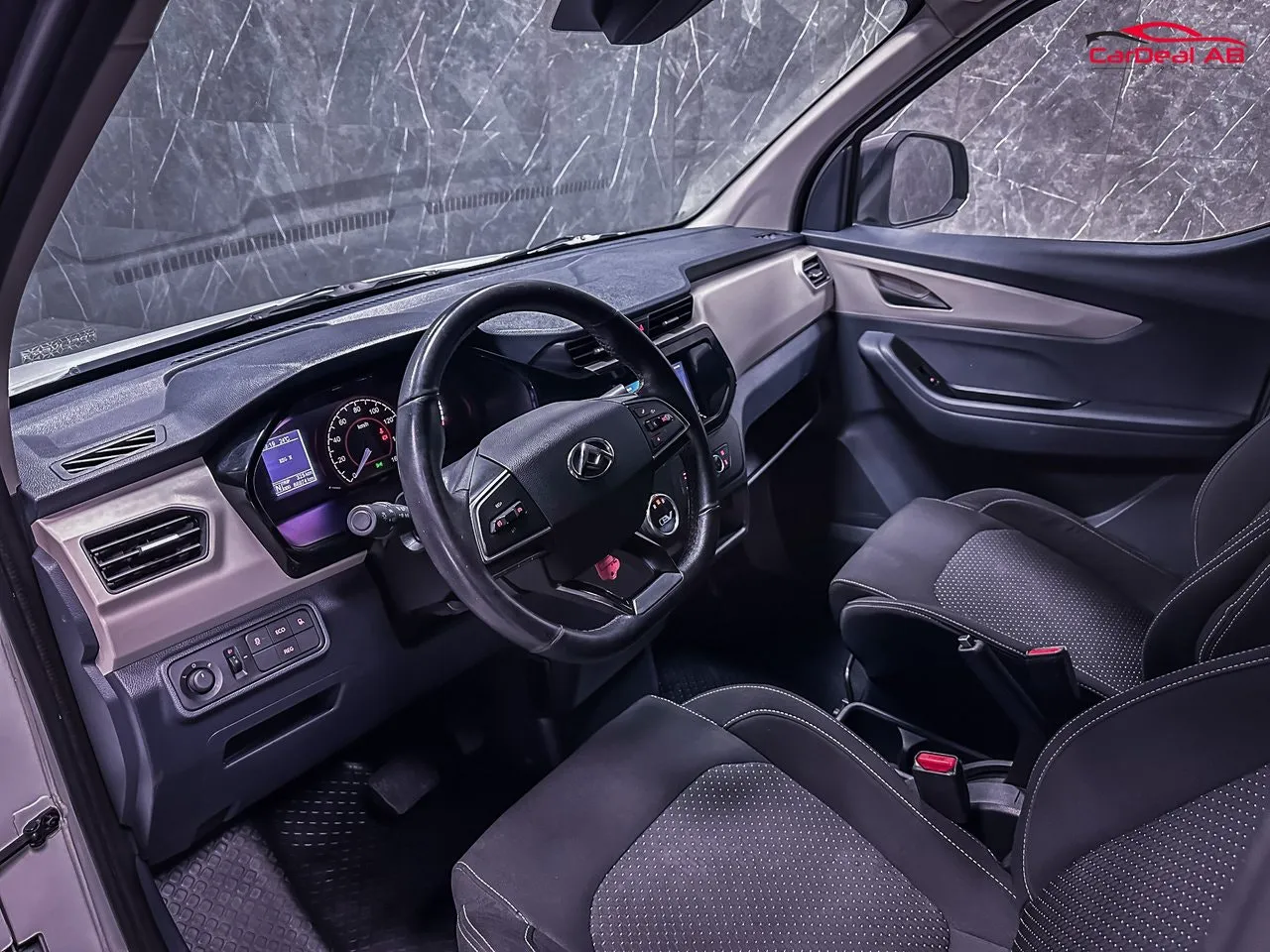 Vehicle image 14
