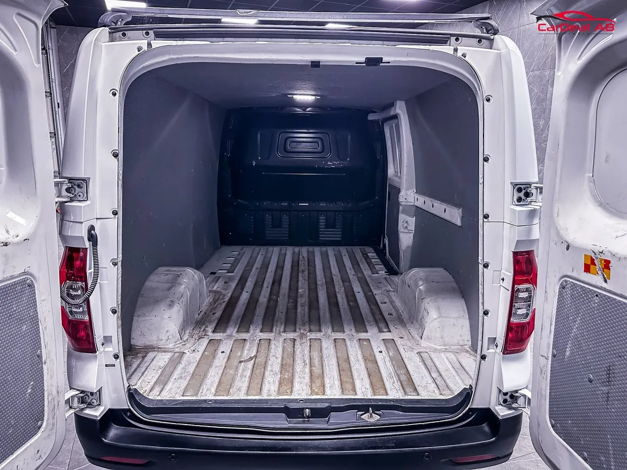 Vehicle image 12
