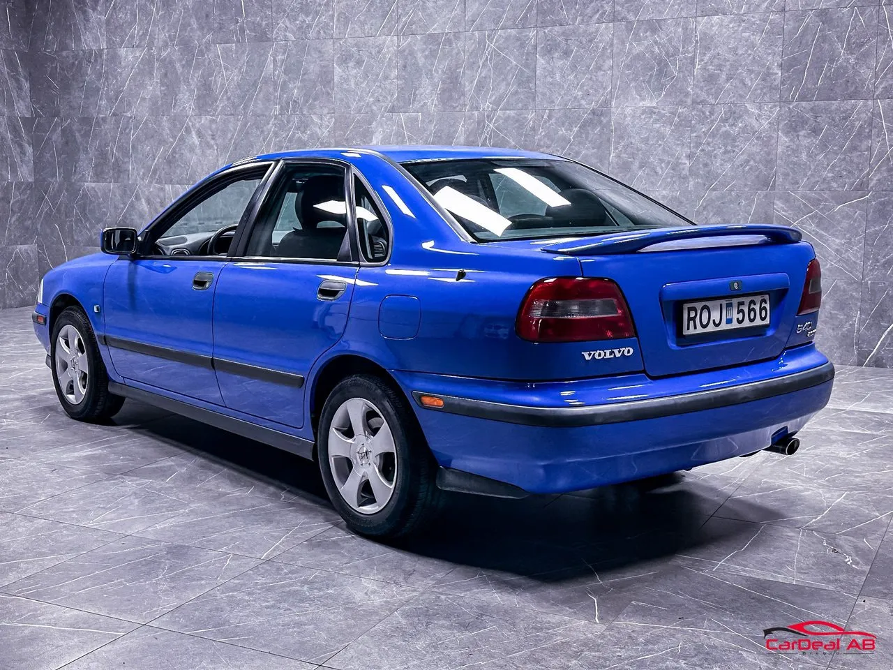 Vehicle image 4