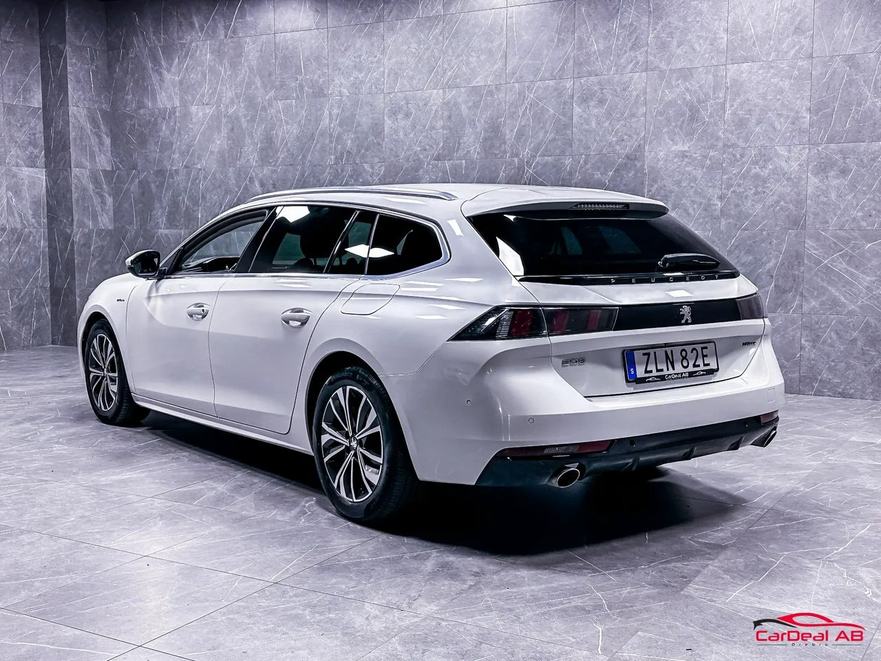 Vehicle image 4