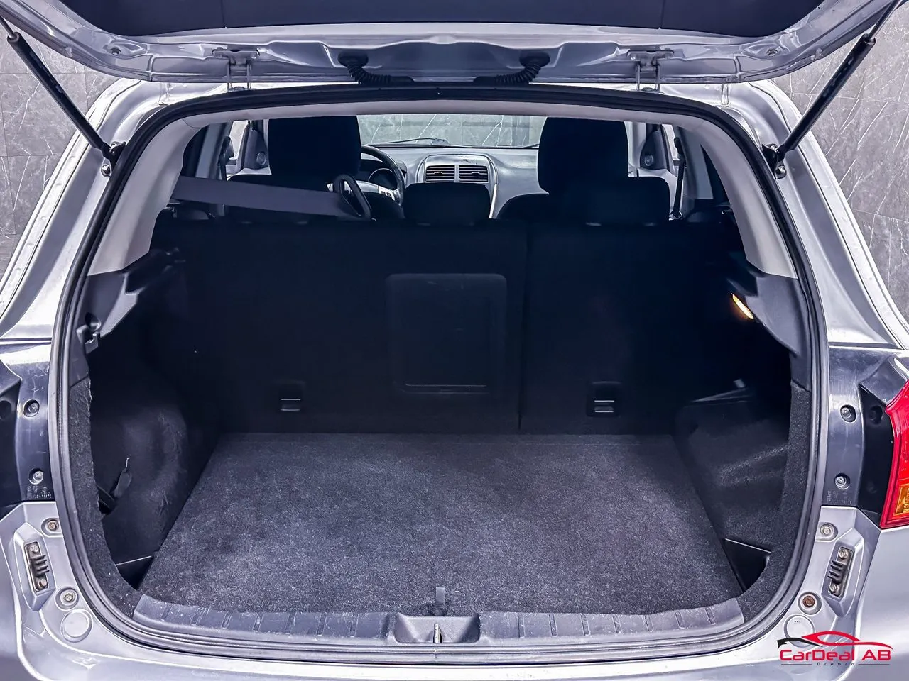 Vehicle image 18