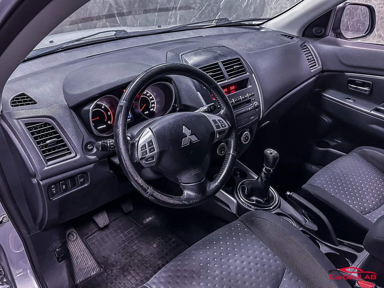 Vehicle image 16