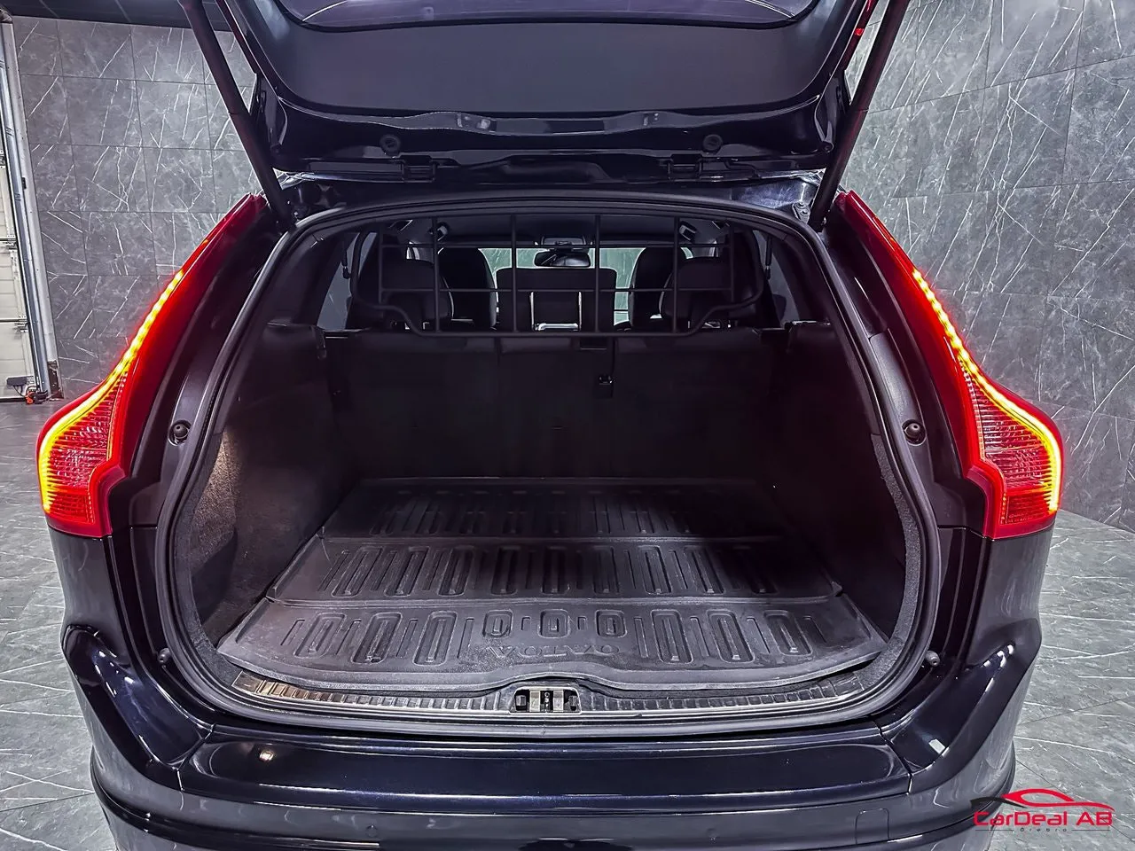 Vehicle image 16
