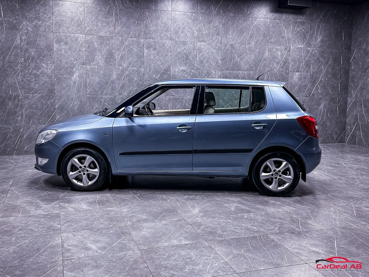 Vehicle image 3