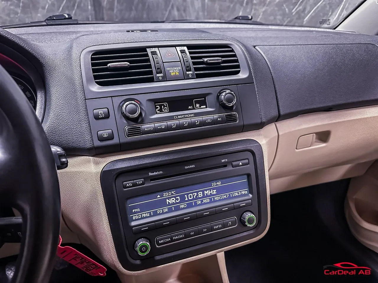 Vehicle image 18