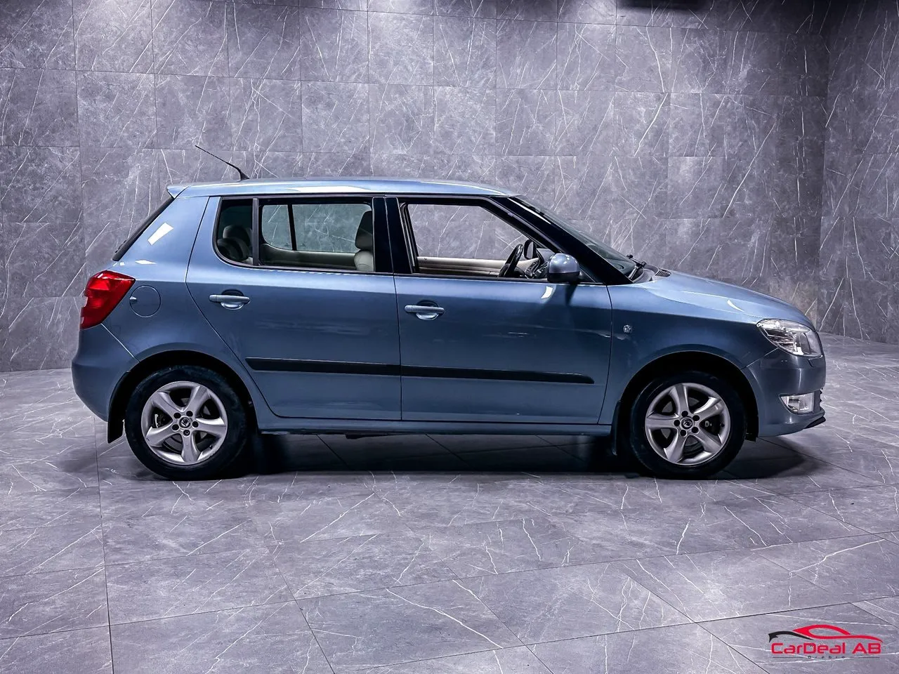 Vehicle image 7