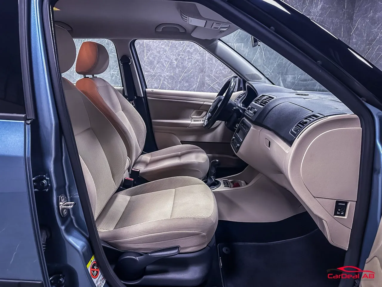 Vehicle image 14