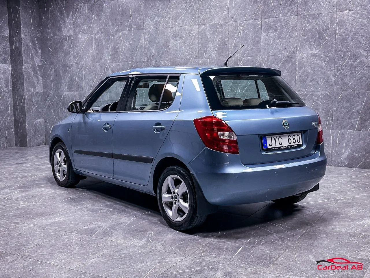 Vehicle image 4