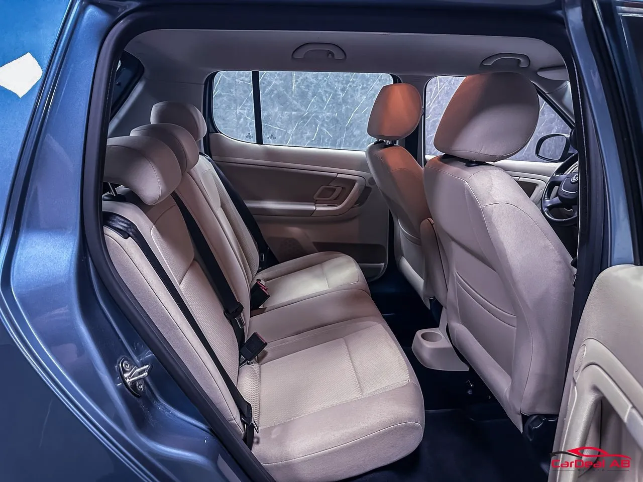 Vehicle image 15