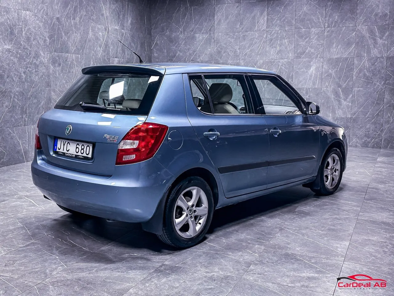 Vehicle image 6