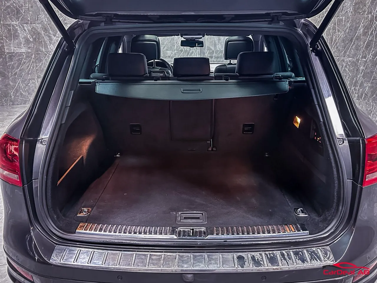 Vehicle image 16