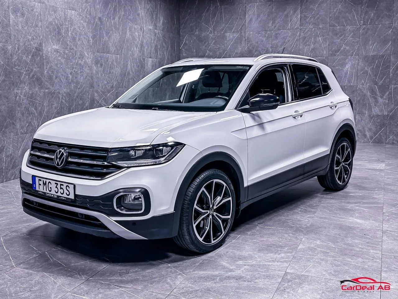 Vehicle image 6