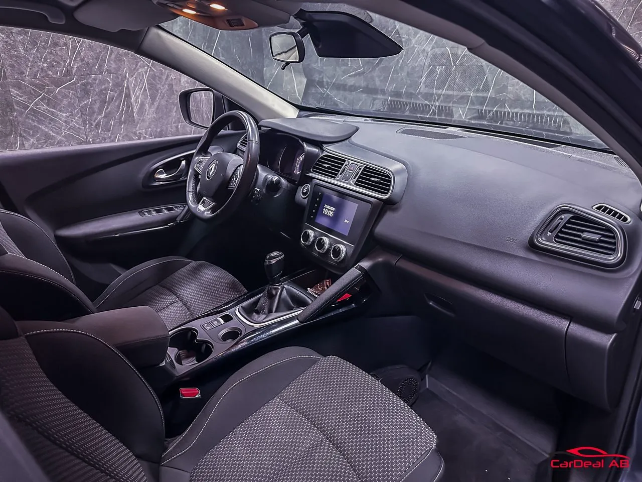 Vehicle image 10