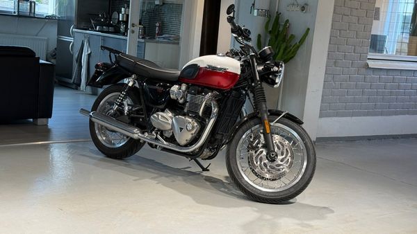 Triumph Bonneville T120 Motone Premium // 171mil - 2025