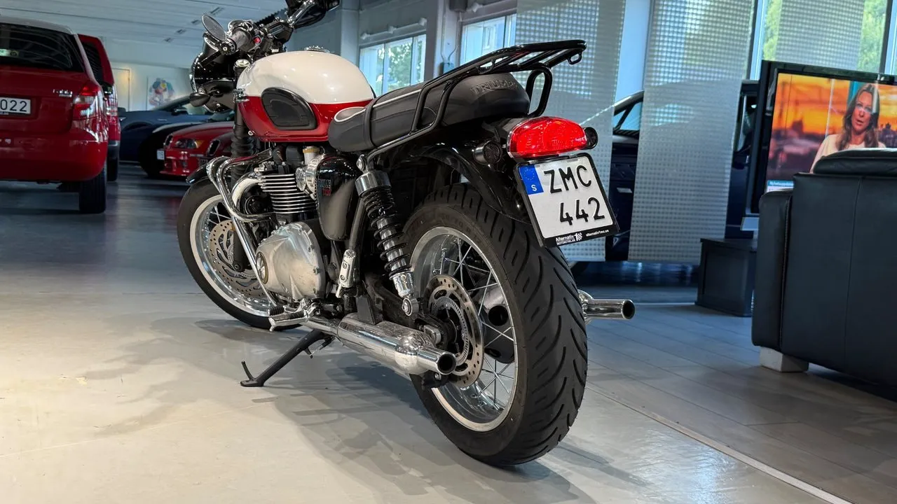 Vehicle image 20