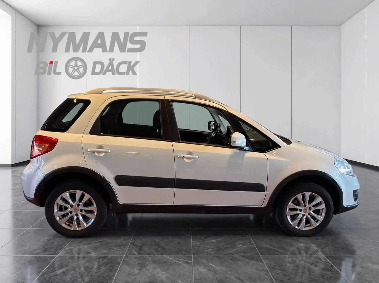 Vehicle image 5