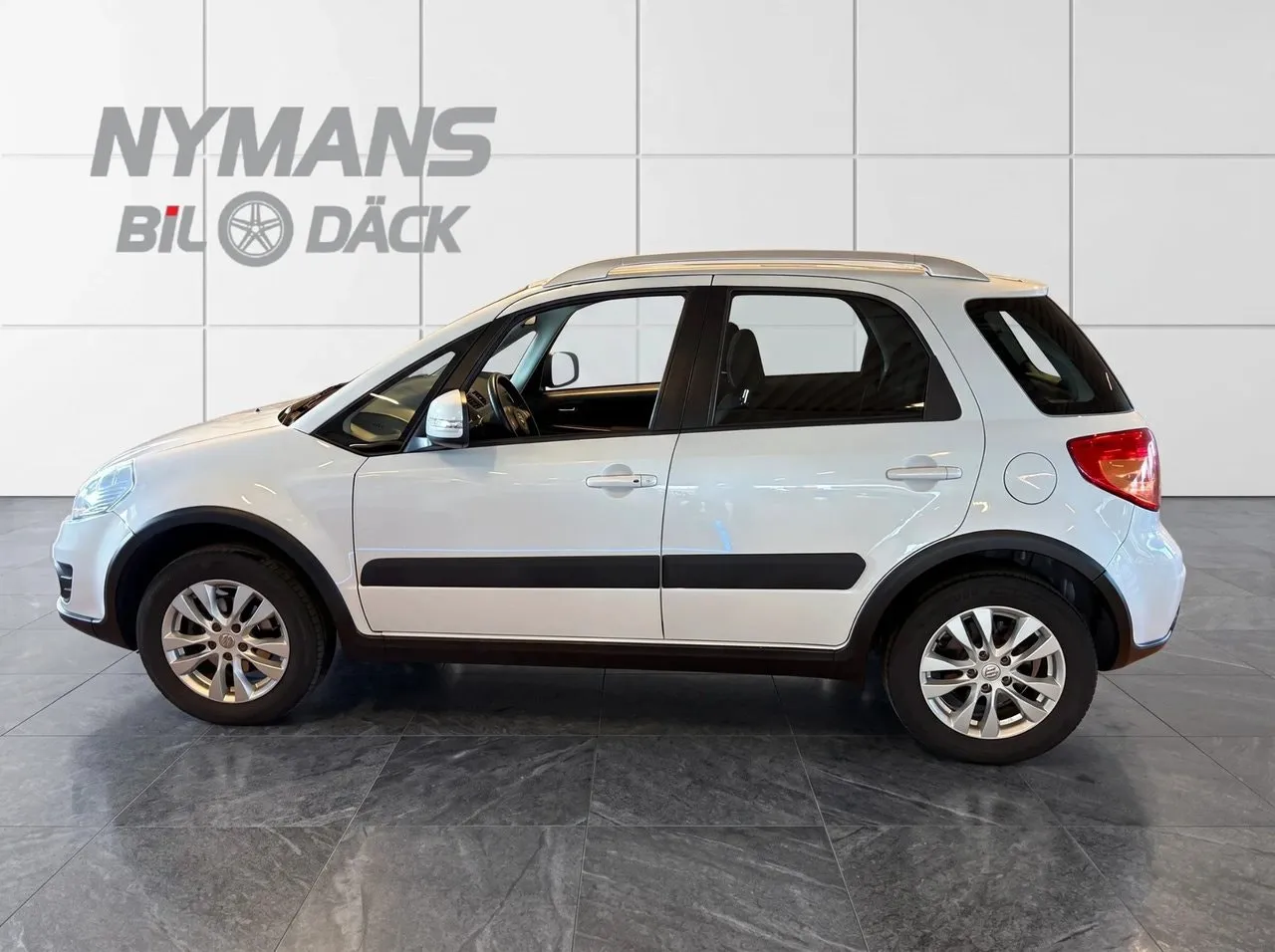 Vehicle image 4