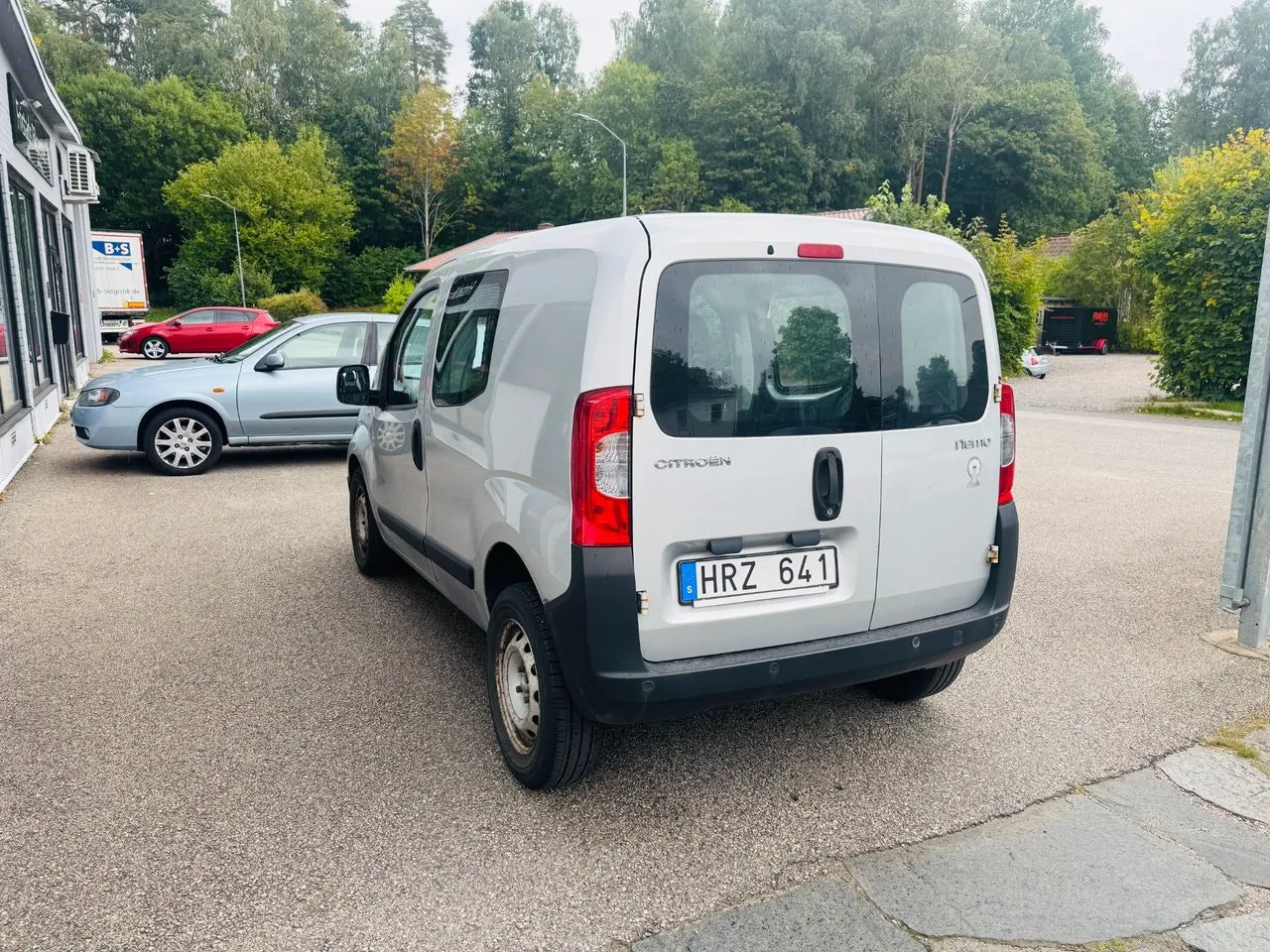 Vehicle image 3