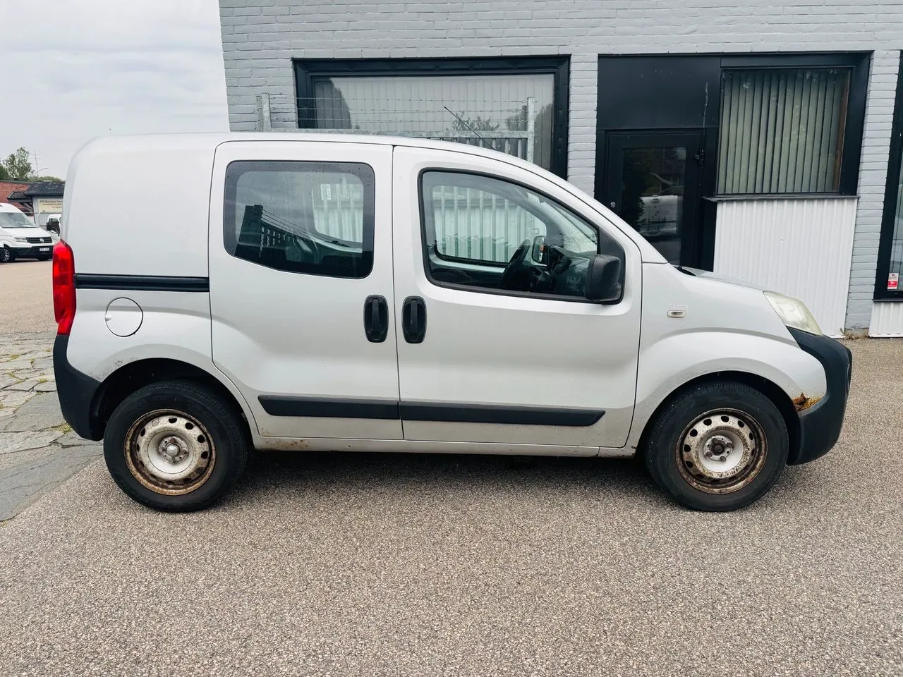 Vehicle image 9