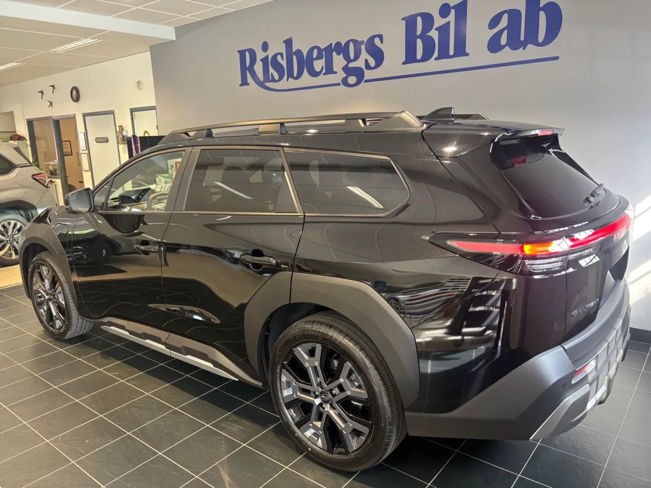 Vehicle image 3